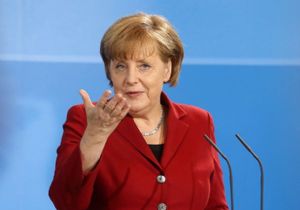 Merkel den Mülteci Övgüsü: